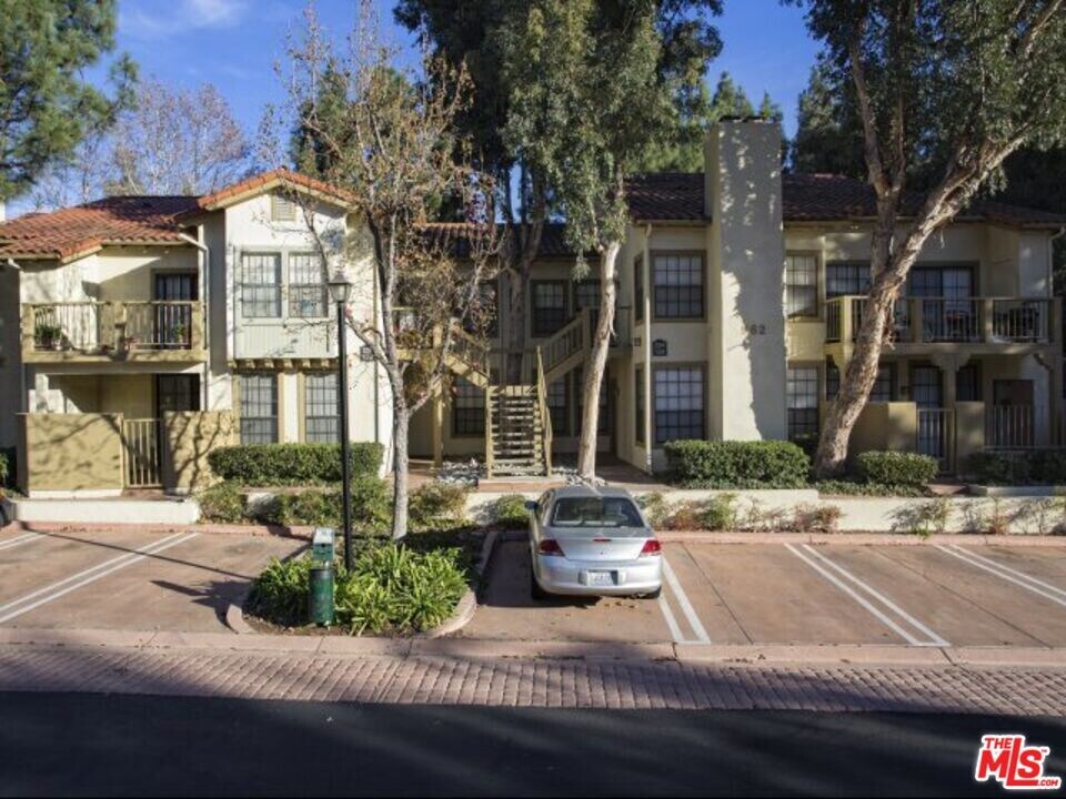973 Westcreek Ln in Thousand Oaks, CA - Foto de edificio
