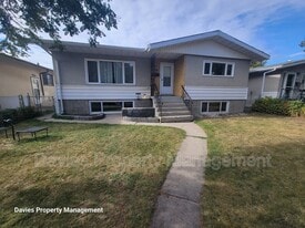 12732-12787 87 St NW in Edmonton, AB - Building Photo