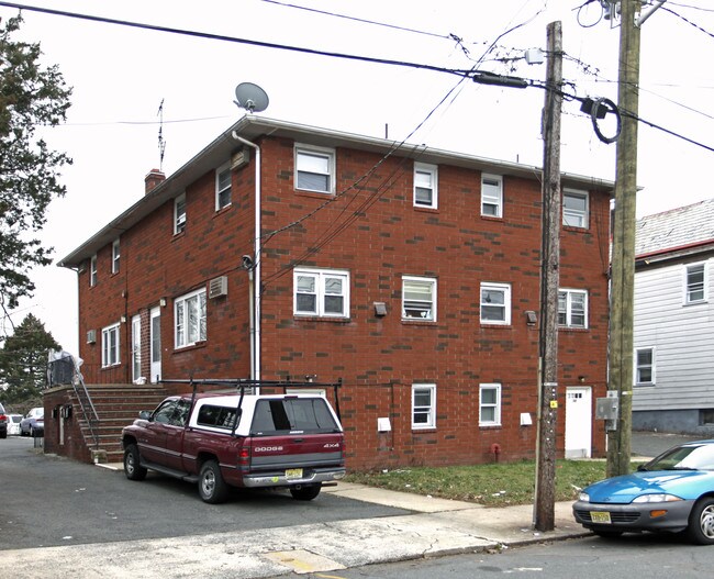 70 Delafield St in New Brunswick, NJ - Building Photo - Building Photo