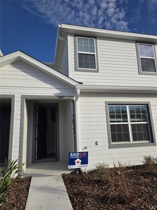 5821 Freshwater Cyn Dr in St. Cloud, FL - Building Photo