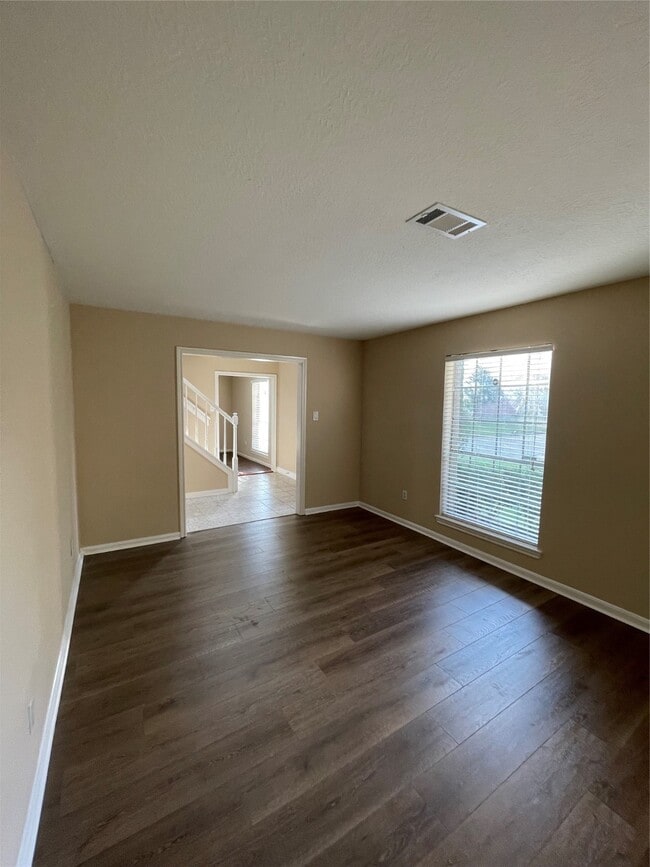 property at 4527 Geneva Dr