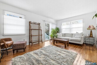 12 Beach Park Rd in Clinton, CT - Building Photo - Building Photo