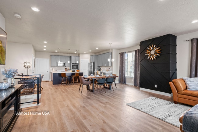 572 Lewski Ln in Bluffdale, UT - Foto de edificio - Building Photo