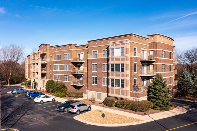 Medinah on the Lake in Bloomingdale, IL - Foto de edificio - Primary Photo