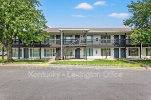 1685 Alexandria Dr in Lexington, KY - Building Photo