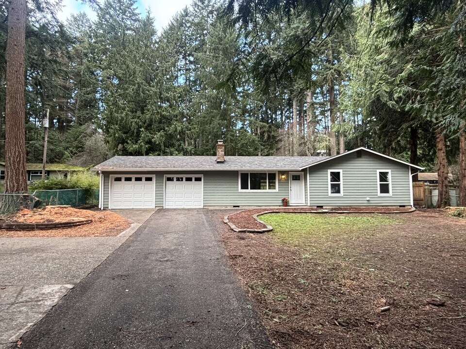 4435 Fir Dr NE in Bremerton, WA - Building Photo