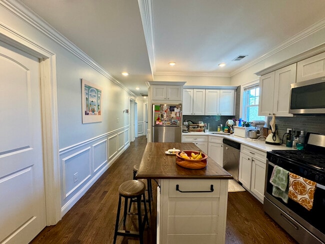 9 Cornwall St, Unit 2 in Boston, MA - Building Photo - Building Photo