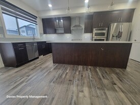 3213 Kulay Way SW in Edmonton, AB - Building Photo