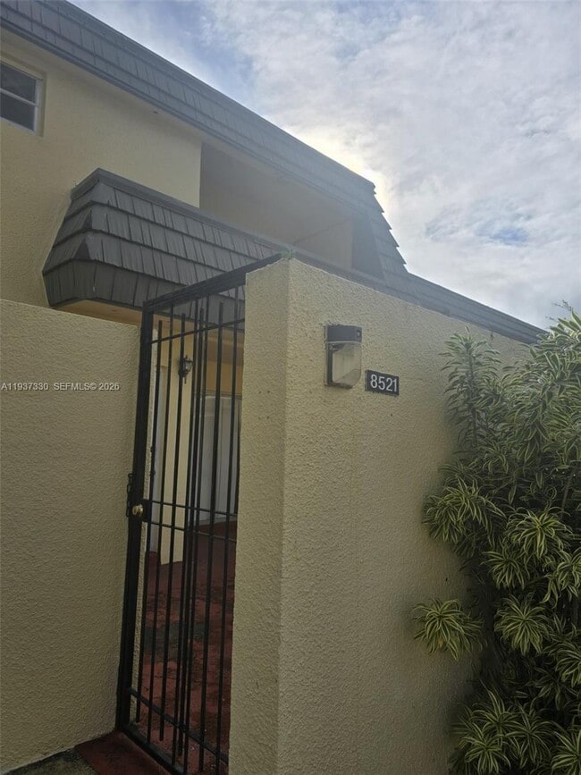 8521 SW 137th Ave in Miami, FL - Building Photo - Building Photo