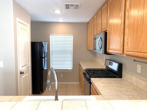1152 Paradise Desert Ave in Henderson, NV - Building Photo - Building Photo
