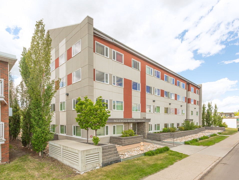 Inglewood Manor in Edmonton, AB - Building Photo