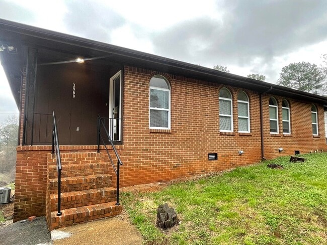 property at 3960 Arbor Pl Ln