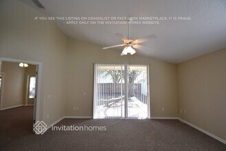 6939 Crown Lake Dr in Gibsonton, FL - Foto de edificio - Building Photo