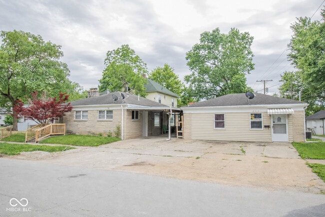 property at 205 Baronne St