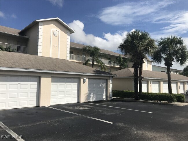 3245 Cypress Glen Way in Naples, FL - Building Photo - Building Photo