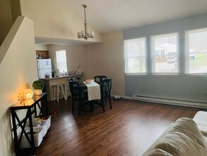 1685 Olympus Dr in Kent, OH - Foto de edificio - Building Photo