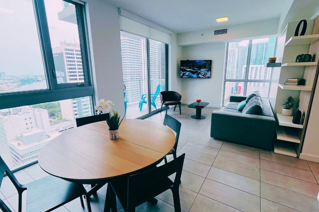 227 NE 2nd St in Miami, FL - Building Photo