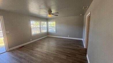 1235 W Griffith Way in Fresno, CA - Building Photo - Building Photo