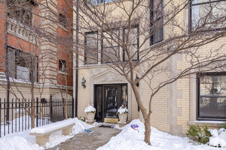 635 W Sheridan Rd in Chicago, IL - Foto de edificio - Building Photo