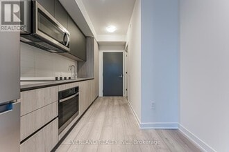 5858 Yonge St in Toronto, ON - Building Photo - Building Photo