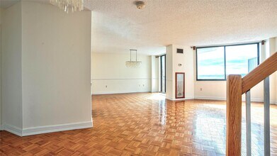 720 Harmon Cove Tower in Secaucus, NJ - Building Photo - Building Photo