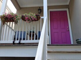 318 W Wayne St in Savannah, GA - Building Photo