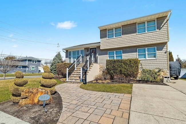 property at 517 N Cornwall Ave