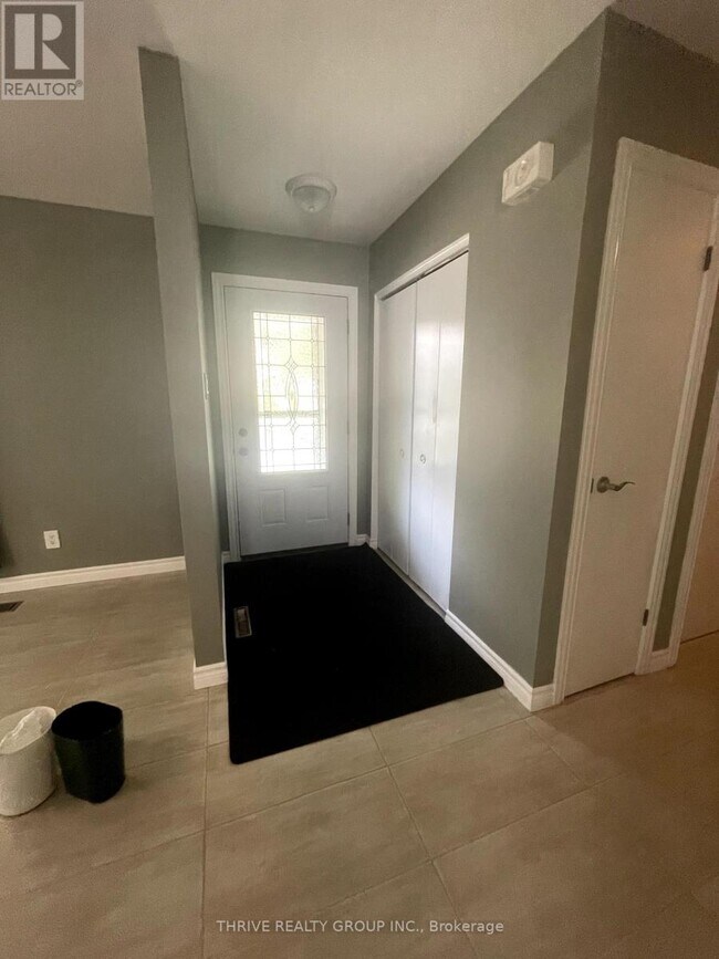 104 Applewood Crescent in London, ON - Building Photo - Building Photo