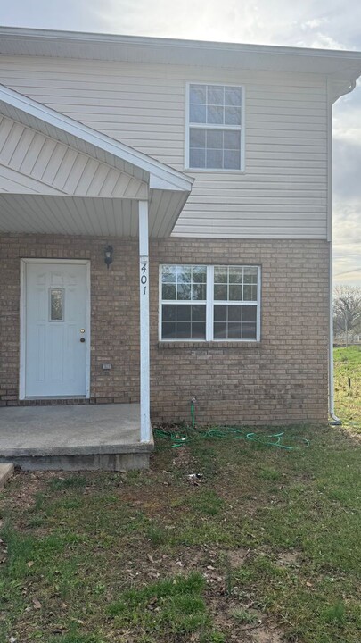 401 Country Villa Ln in St. Robert, MO - Foto de edificio