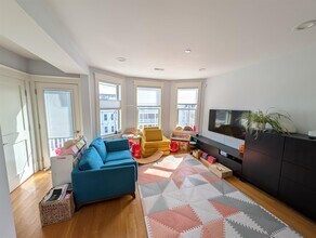 29 Cameron Ave in Cambridge, MA - Building Photo - Building Photo