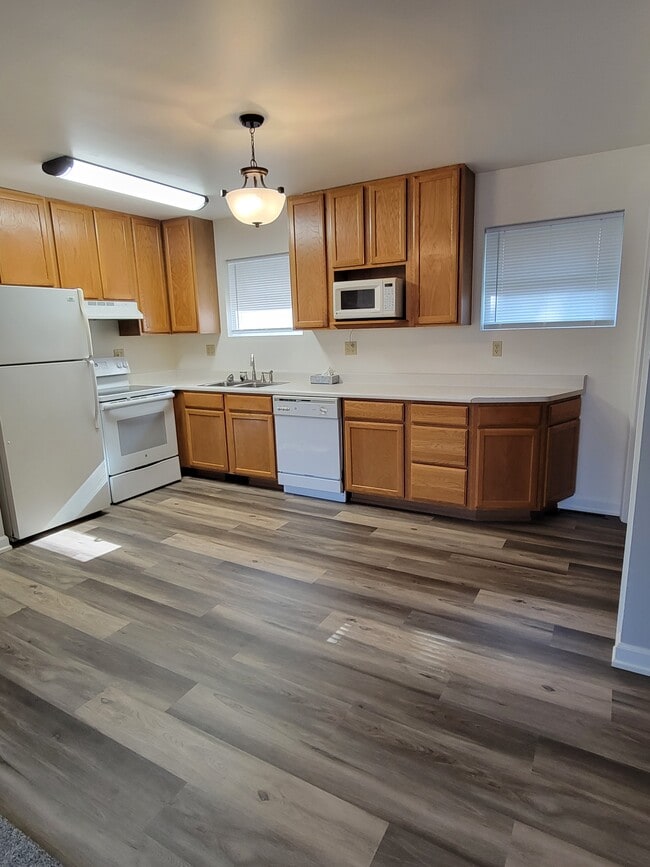 757 W 8th St, Unit Apt. 1 in Dubuque, IA - Foto de edificio - Building Photo