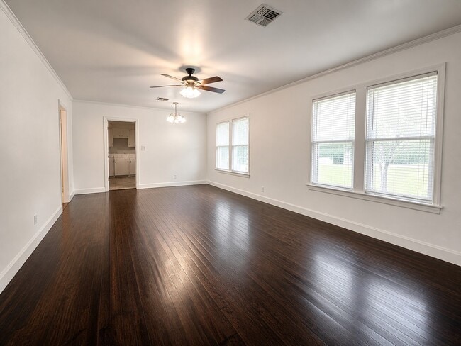 property at 621 N Speed St