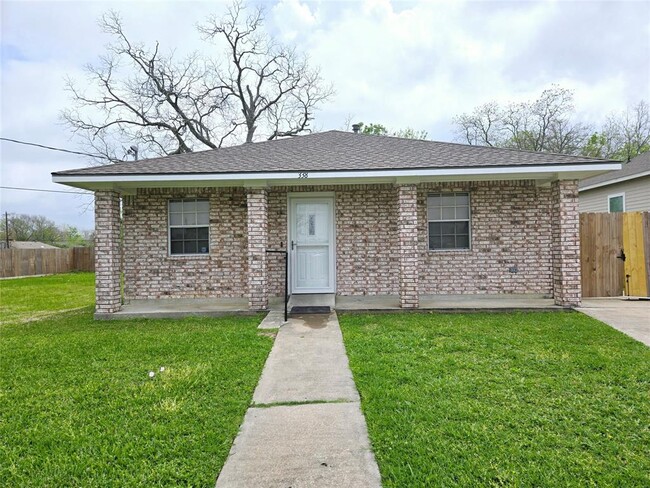 338 S Algeria St in Texas City, TX - Building Photo - Building Photo