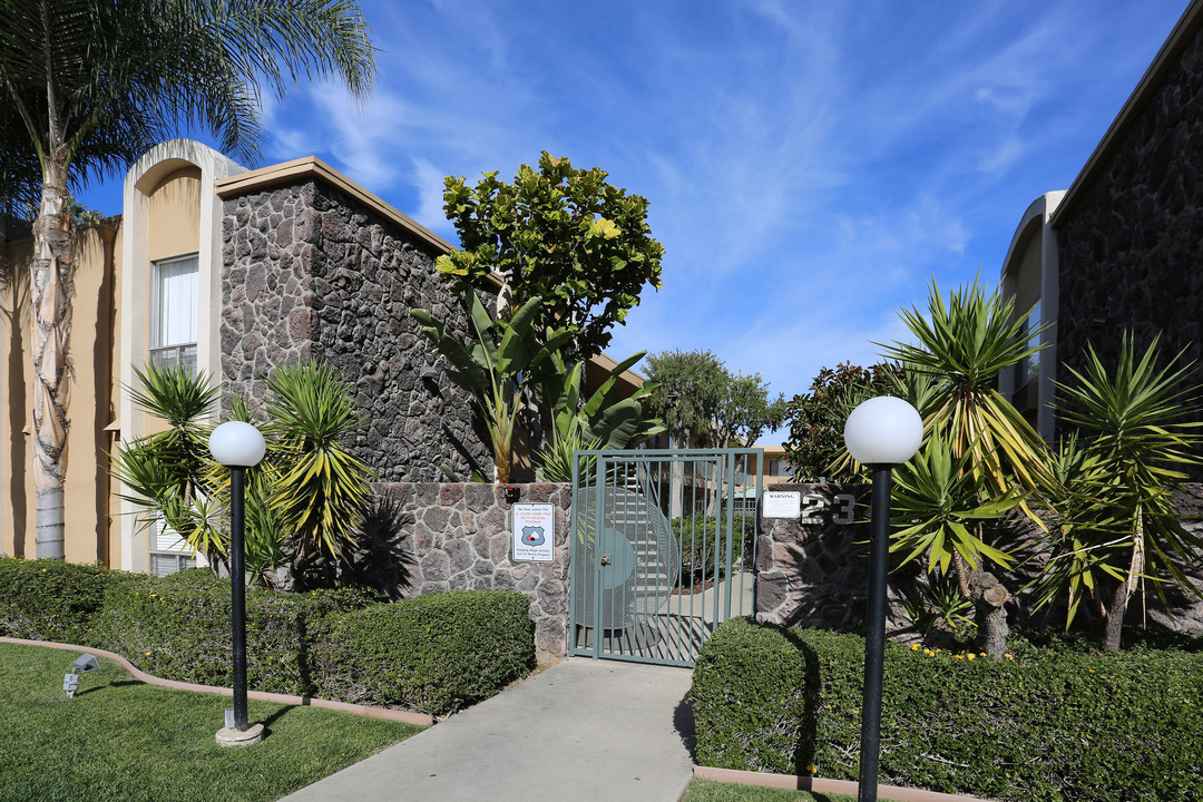 Palm Towers Apartments in El Cajon, CA - Building Photo