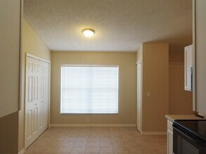 1142 Jaslo St SE in Palm Bay, FL - Foto de edificio - Building Photo