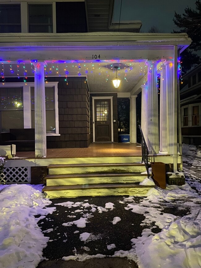 104 Manning Blvd in Albany, NY - Foto de edificio - Building Photo