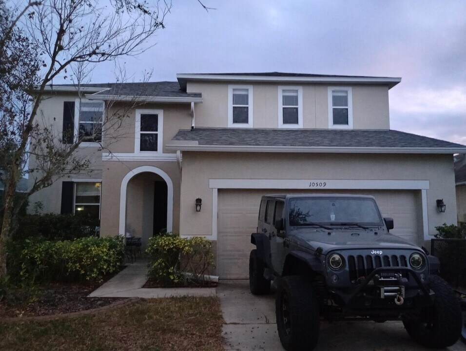 10509 Early Light Ct in Riverview, FL - Foto de edificio