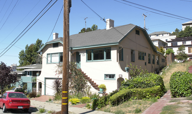 563 Wesley Ave in Oakland, CA - Building Photo - Building Photo