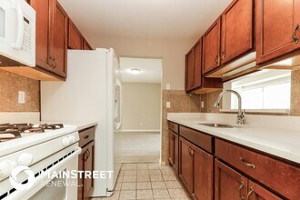 4560 Chamber Ct in Spring Hill, FL - Foto de edificio - Building Photo