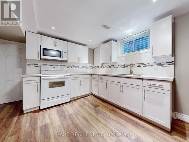 property at 359 E 42nd St