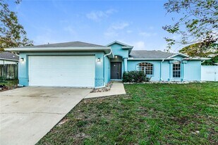 5251 Fairhaven Ave in Spring Hill, FL - Building Photo