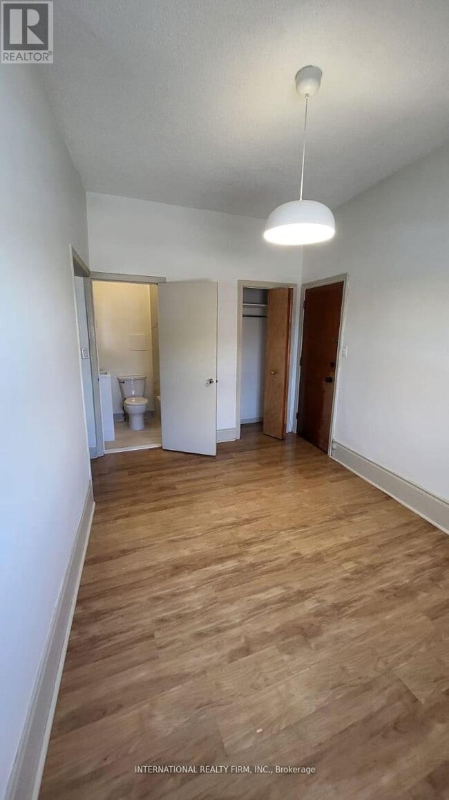 property at 7 Thomas St