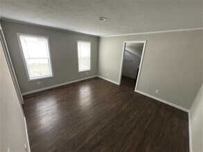108 Marshall Ave in West Branch, IA - Building Photo - Building Photo