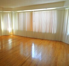 8009 S Phillips Ave, Unit 3 in Chicago, IL - Building Photo - Building Photo