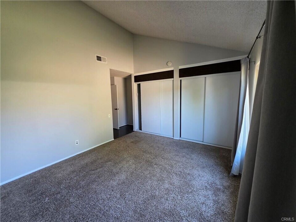 23401 Valencia Blvd in Santa Clarita, CA - Building Photo