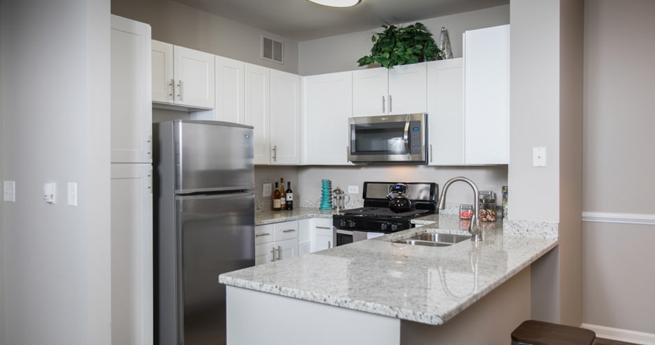 Woodlake Apartments in Gurnee, IL - Building Photo