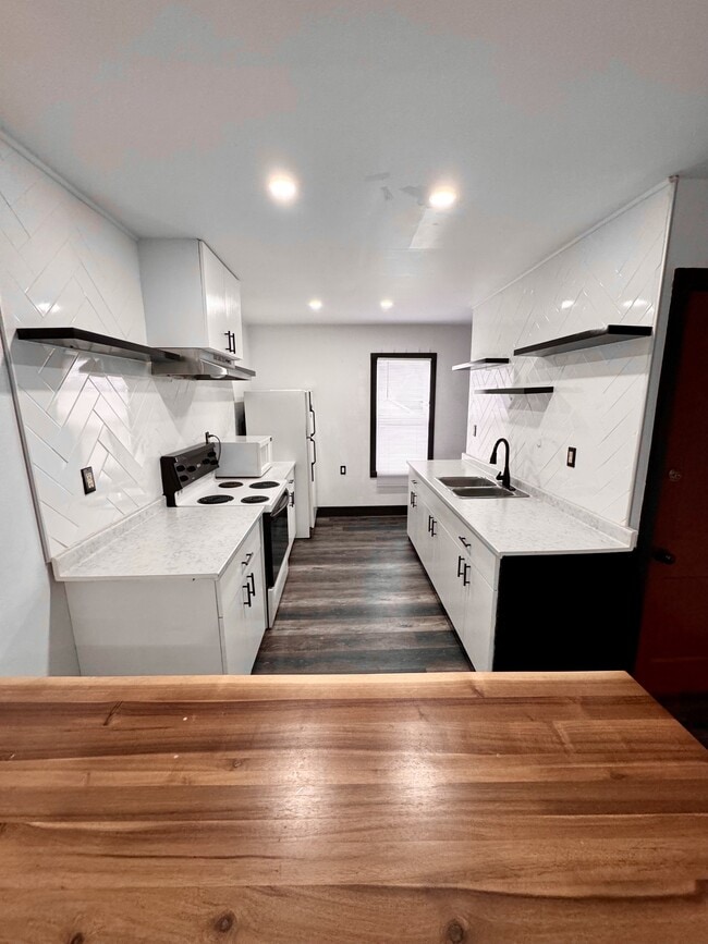 property at 1661 Howard Ave