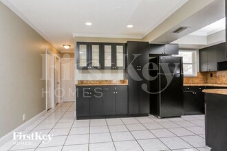 7209 SW 3rd Ct in North Lauderdale, FL - Foto de edificio - Building Photo