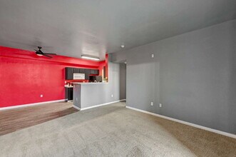 231 W Horizon Ridge Pkwy in Henderson, NV - Foto de edificio - Building Photo