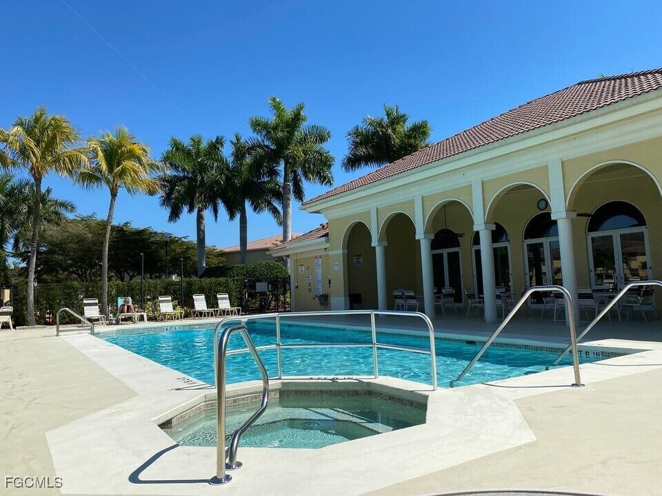 4236 Bellasol Cir in Ft. Myers, FL - Building Photo